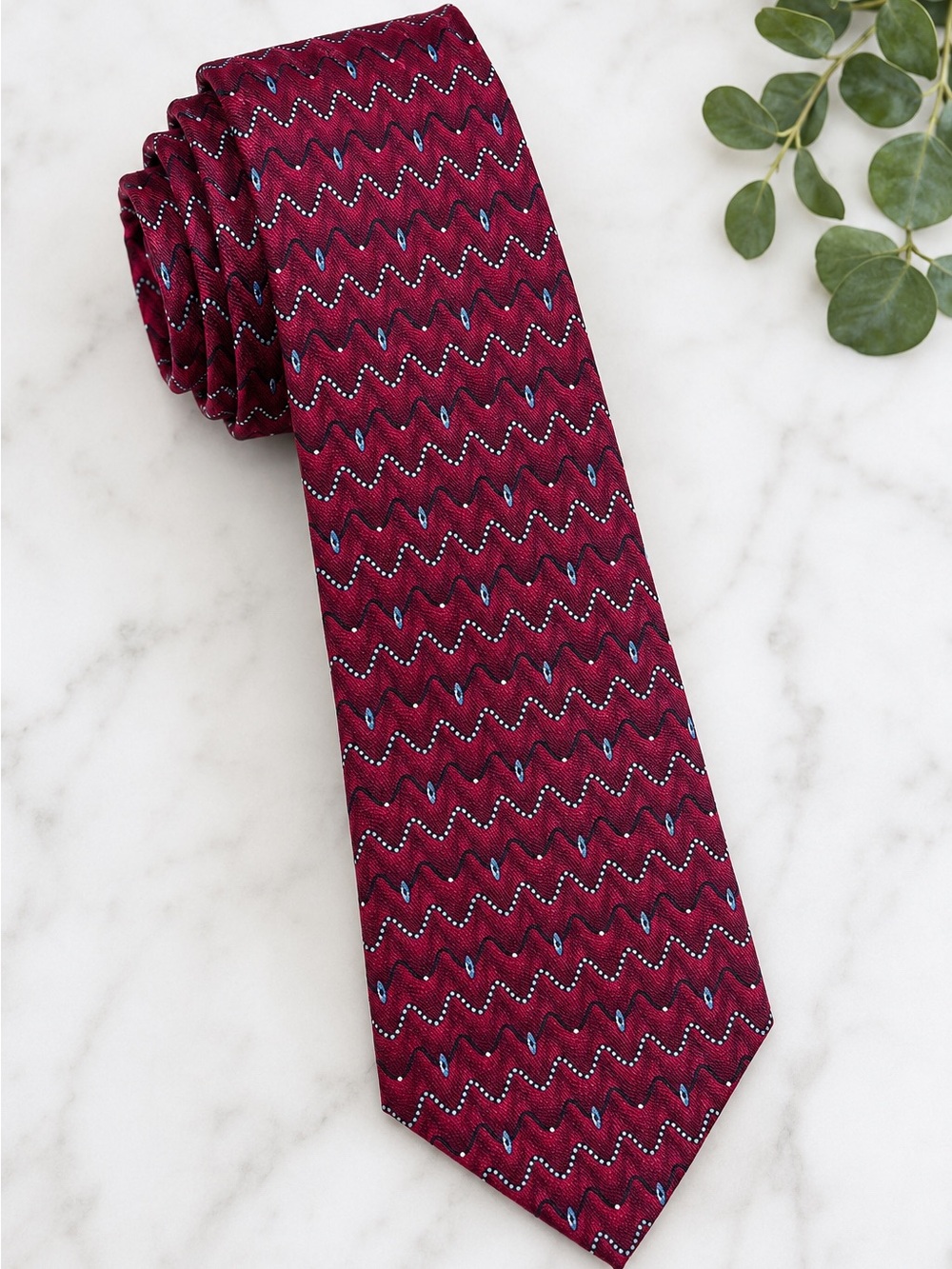 Signature Collection 100% Silk Neck Tie Burgundy Geometric Pattern Mens Classic